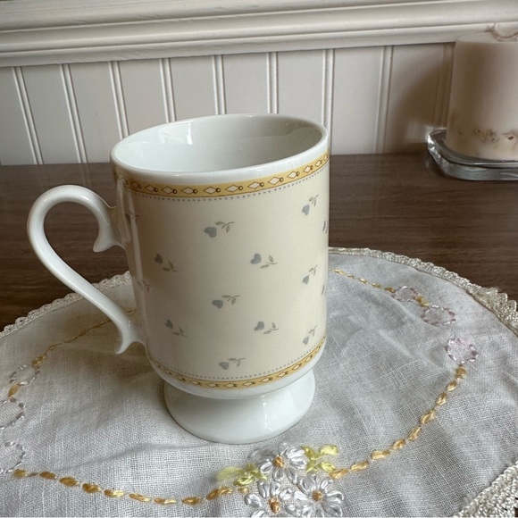 1987 Bessie Pease Gutmann Footed Mug Girl With Dog "THE REWARD" #H1929 - Picture 3 of 6